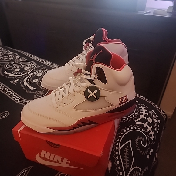 Jordan5 Retro Fire Red Black Tongue